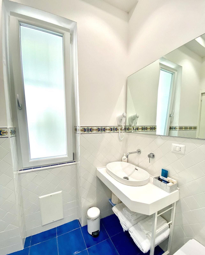 Bathroom 4, Residence Villa Giordano, Salerno