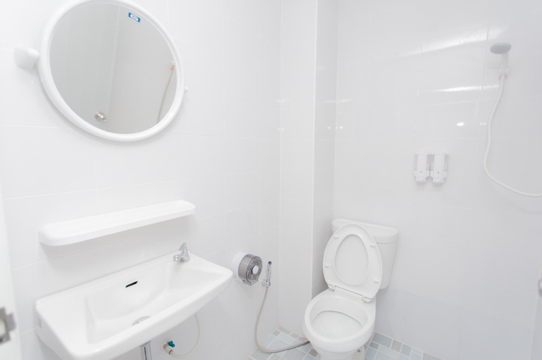 Bathroom 11