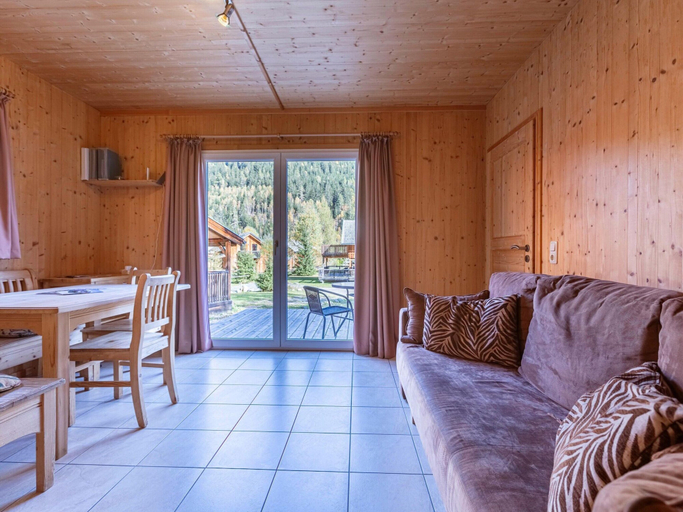 Others 5, Appealing Chalet With Terrace, Murau