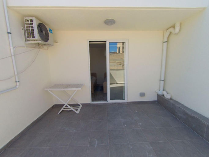 Others 5, F7 Room 2, Private Bedroom two single beds shared bathroom in shared Flat
