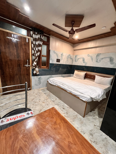 Bedroom 3, Hotel Raghunandan Inn, Faizabad