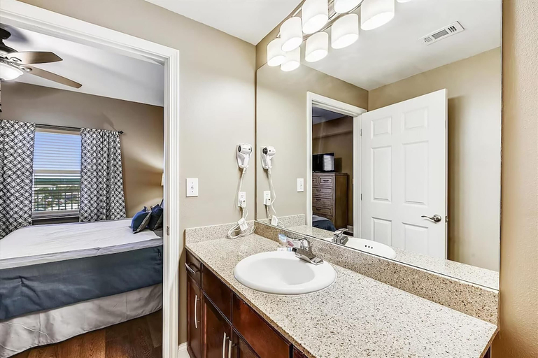 Bathroom 4, Laketown Wharf 903, Bay
