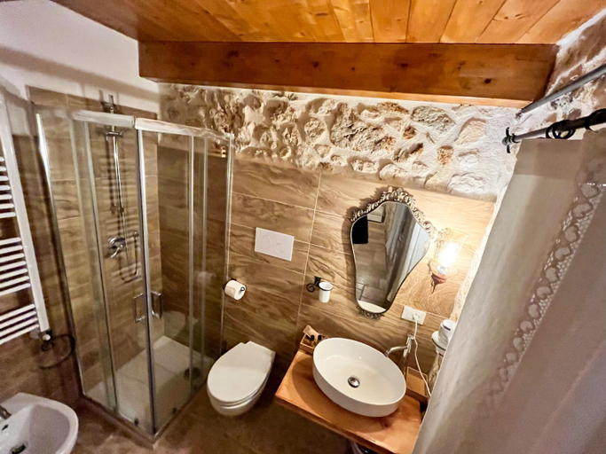 Others 5, B&B Casa Antonetti, L'Aquila