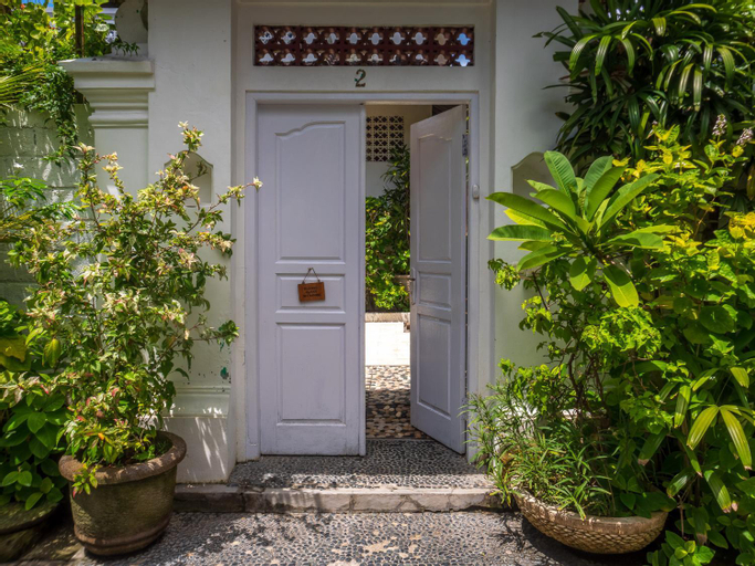 Exterior 14