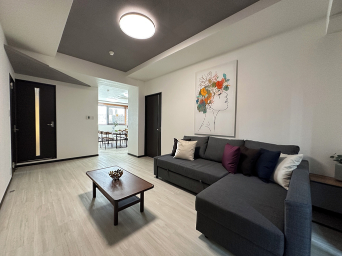 Others 5, Luxes Hijiyama 601, Hiroshima