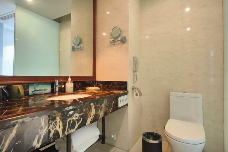 Bedroom 5, Oriental Hotel (Kaihua Linhu Road), Quzhou