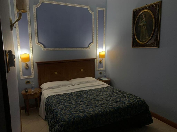 Bedroom 5, Consoli Romani Vatican Rooms, Rome
