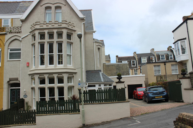 Others 4, Grosvenor House - onsite free parking, Devon