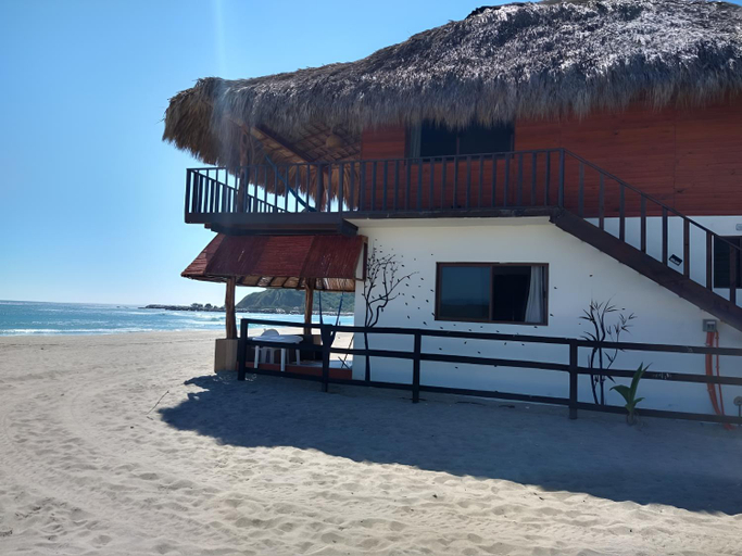 Others 3, Cabanas Alta Mar, Dist. Juquila