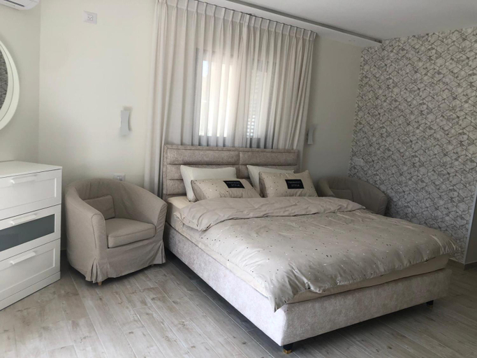 Bedroom 2, מבט אל הואדי