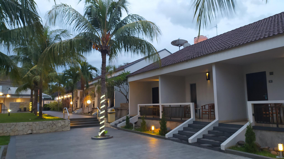Exterior 1