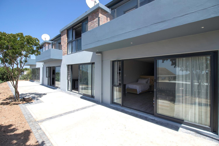 Exterior & Views 1, Sky Blue Guest House, Cacadu