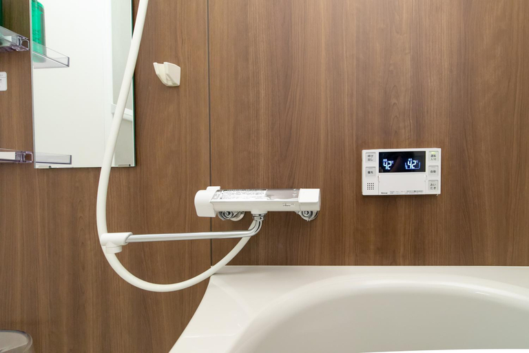 Bathroom 3, Central CR-1, Osaka