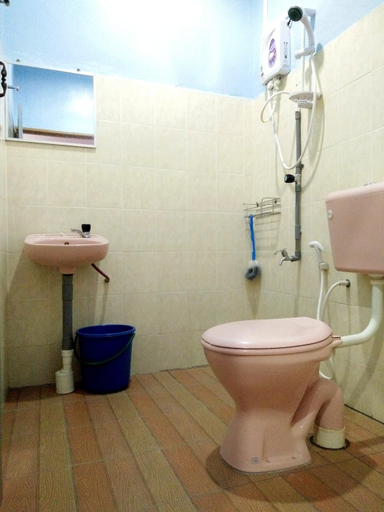 Bathroom 4, Restu Chalet, Mersing