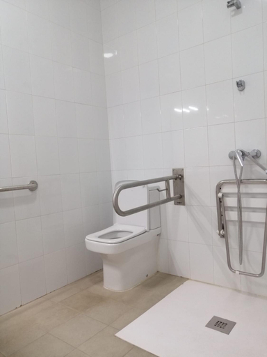 Bathroom 4, Albergue Club Nautico de Aguilas, Murcia
