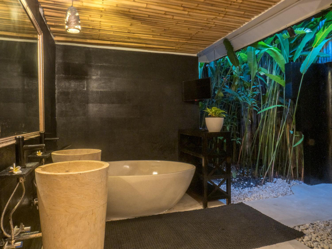 Bathroom 4, Ocean Star Villa One near KuDeTa Beach, Badung