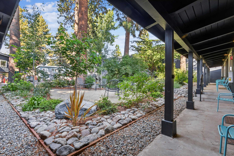 Exterior & Views 8