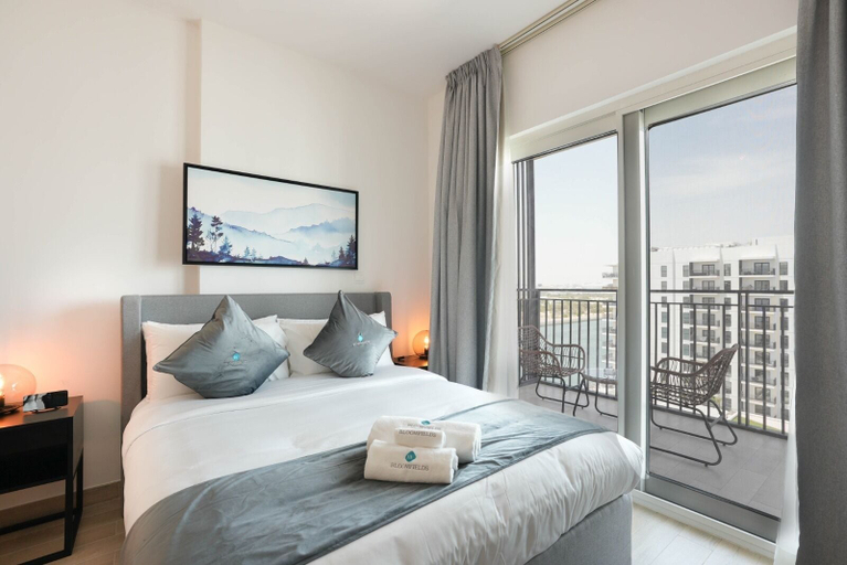 Room 2, Mesmerizing Canal View - 827, Yas Island