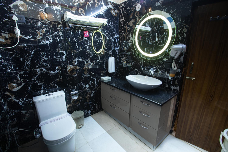 Bathroom 3, Kavassu Heritage Haveli, Jhunjhunun