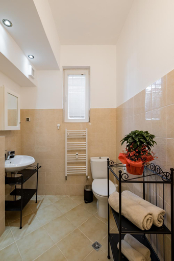 Others 3, Spacious 3 Bedroom Home in Sofia's Top Center, Stolichna