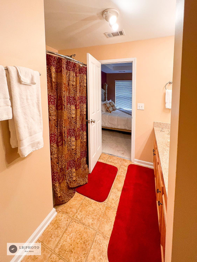 4 - Bed home with Cali King Bed, 12 mins to DTWN, Fulton
