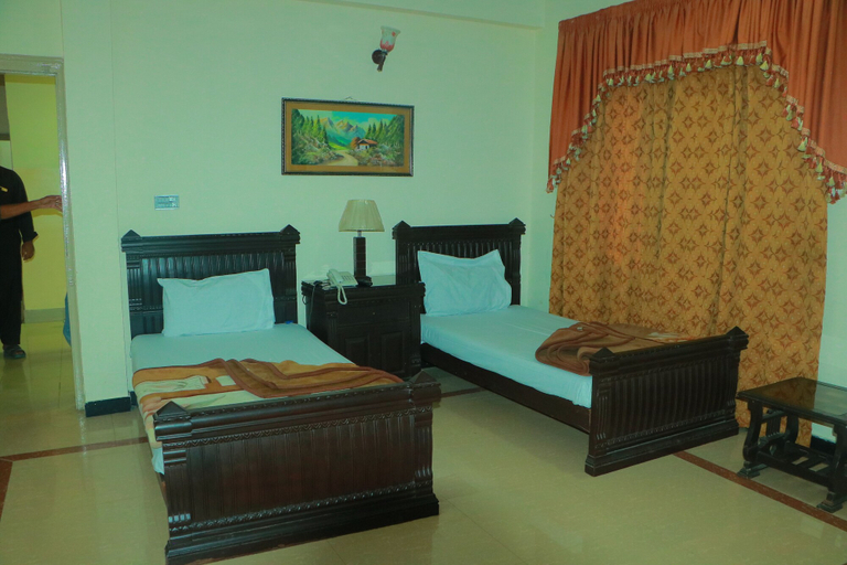 Bedroom 5, Isfania Continental Hotel, Hazara