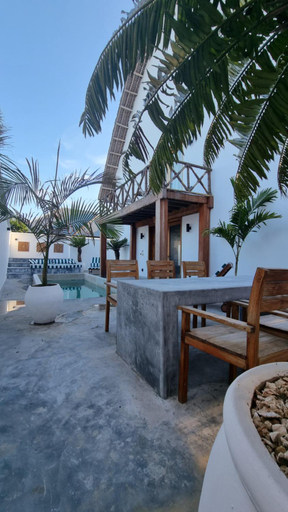 2, Amani Villa, Kusini