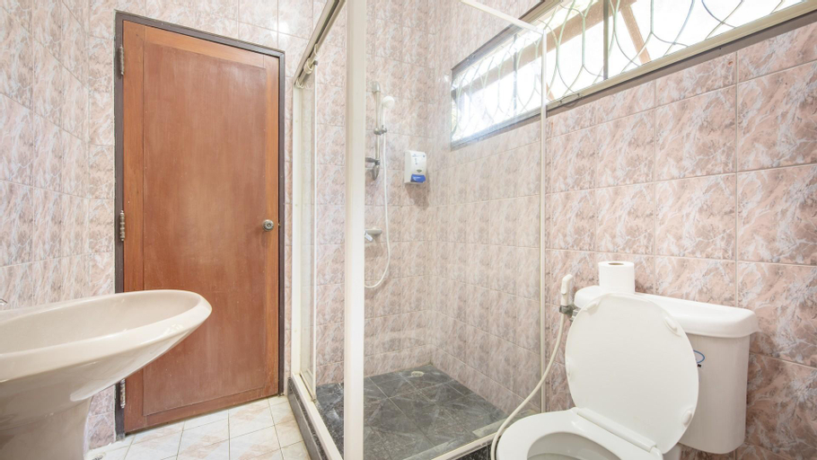 Bathroom 15