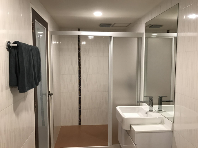 Bathroom 7
