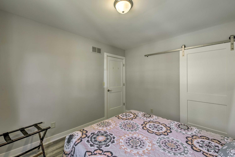 Bedroom 2, Twin Lakes Escape with Deck Less Than 1 Mi to Beach!, Kenosha