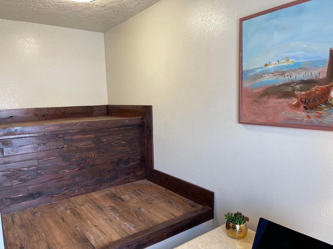Others 2, The Kanab Lodge, Kane