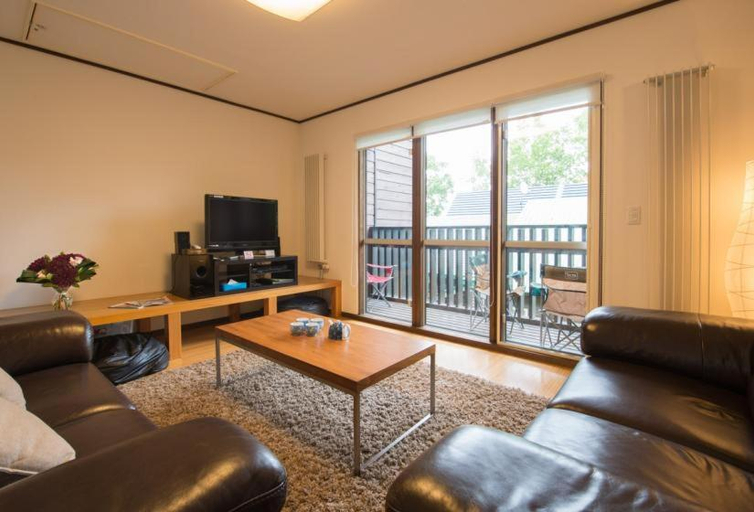 Shared lounge/TV area