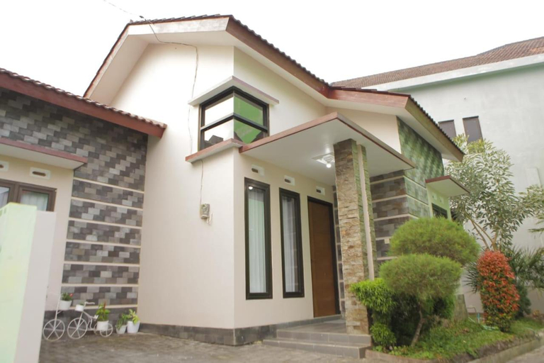 Exterior 1