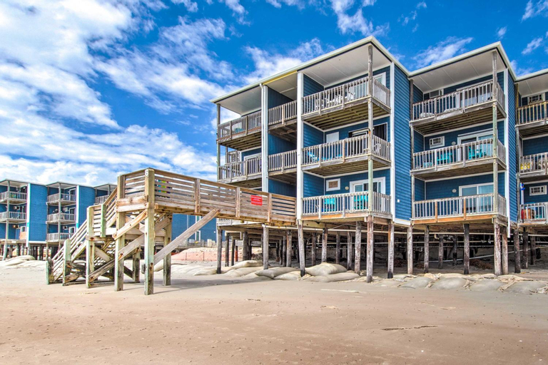 Exterior & Views 1, North Topsail Beach Condo with Balcony!, Onslow