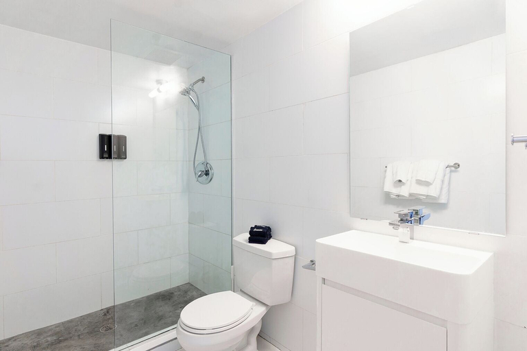 Bathroom 4, Franklin Suites South Beach, Miami-Dade