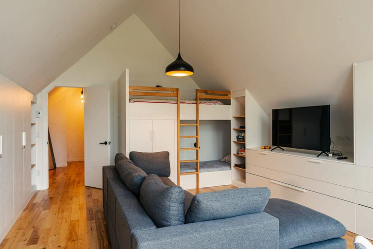 Others 4, Bright Chalet With hot tub and Indoor Sauna, Les Laurentides