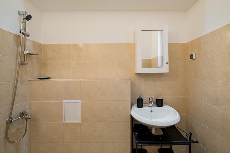 Others 5, Spacious 3 Bedroom Home in Sofia's Top Center, Stolichna