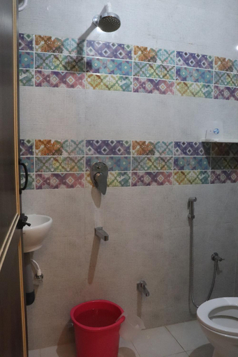Bathroom 2, Grand Suites Srirangam - Walk To Temple, Tiruchirappalli