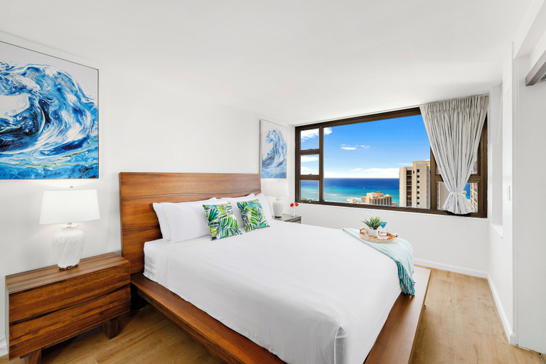 Bedroom 3, Premium Remodeled Condo with Ocean View and Parking, Honolulu