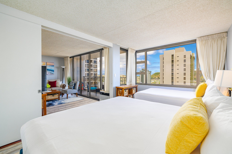 Bedroom 3, Diamond Head and Ocean views with King Bed and Parking, Honolulu