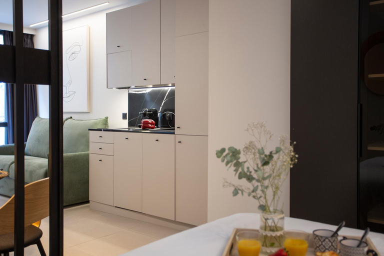 Others 4, Neobeds - Stylish modern 1BR Apt Near Old Town & Steps from Turia Park, Valencia