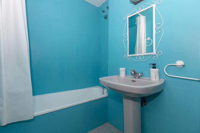 Bathroom 4, Central apartment with two bedrooms and a patio, Málaga
