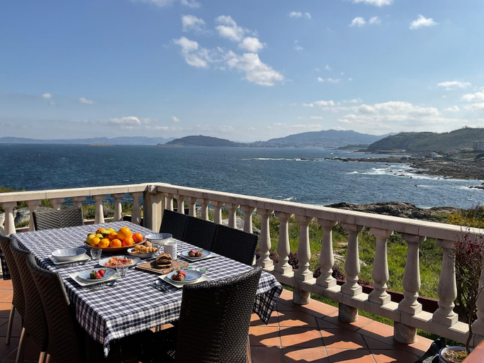 Others 5, Amanecer en o mar, casa en Baiona con piscina, Pontevedra