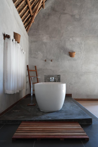 Bathroom 4, Amani Villa, Kusini