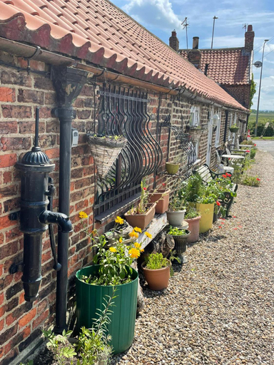 Others 5, Yarm cottages sleeping 12 Next to Fox Covert Pub, Stockton-on-Tees