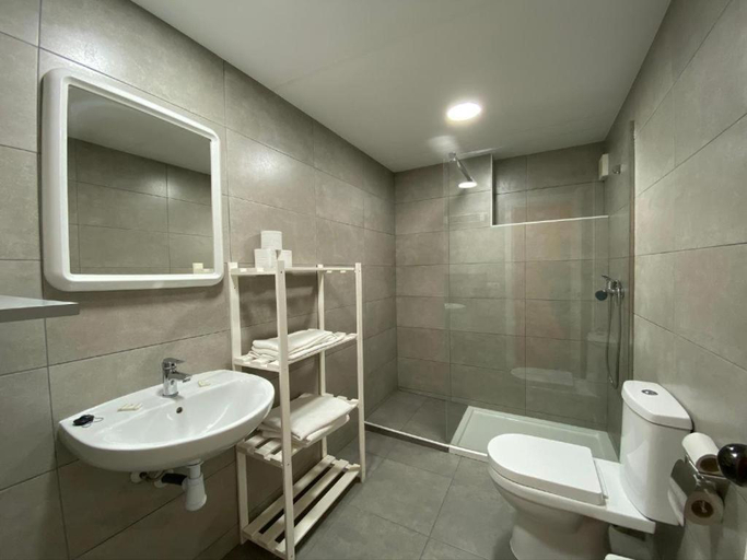 Bathroom, APARTAMENTO CERCA DEL PASEO Y PORT AVENTURA, Tarragona