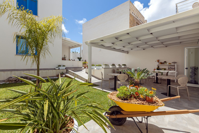 Garden, Sirius, Trapani