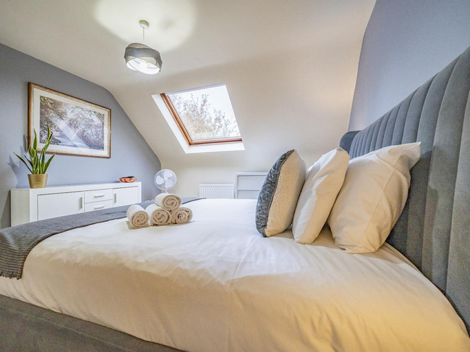 Bedroom 2, Fab Tree-Lined Upmarket Area Next to Queens Uni - Pass the Keys, Belfast