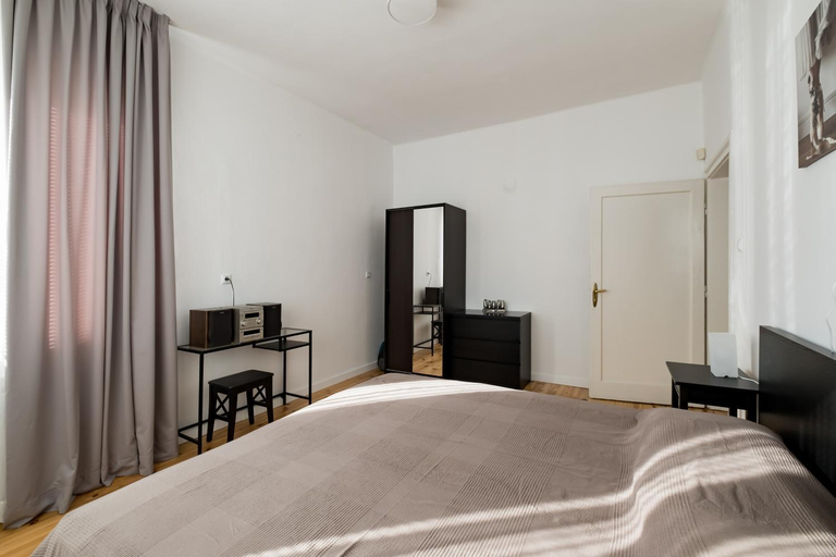 Others 4, Spacious 3 Bedroom Home in Sofia's Top Center, Stolichna
