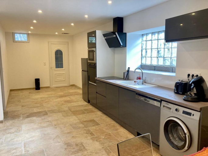 Kitchen, mas feuillade logement partage, Gard